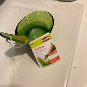 Chef’n Zipstrip Herb Stripper - NWT